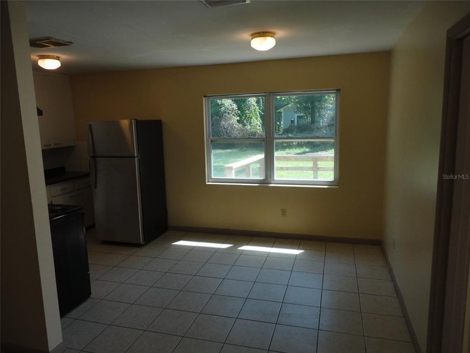 For Rent: $1,600 (4 beds, 2 baths, 1248 Square Feet)