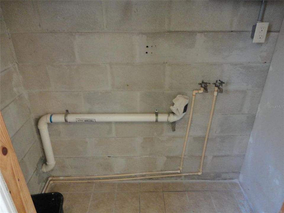 For Rent: $1,600 (4 beds, 2 baths, 1248 Square Feet)