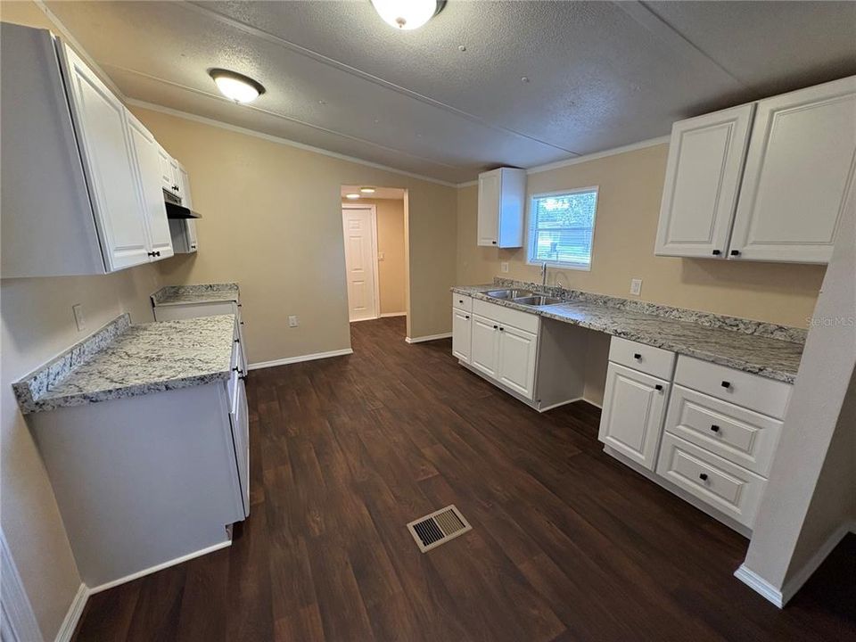 На продажу: $189,900 (3 спален, 2 ванн, 1152 Квадратных фут)