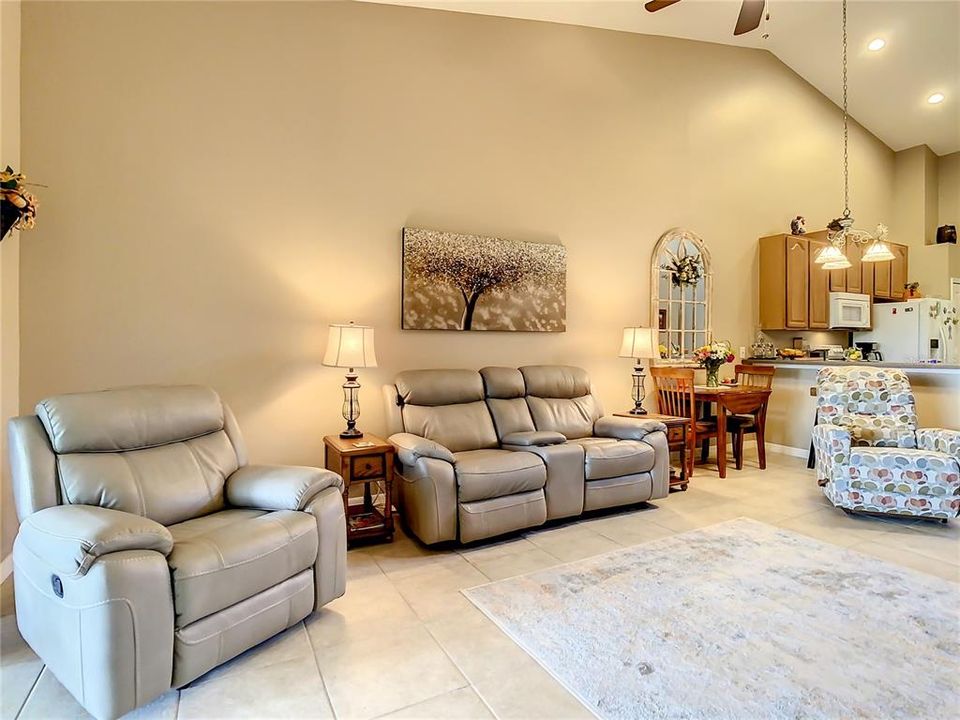 For Sale: $215,000 (2 beds, 2 baths, 1419 Square Feet)