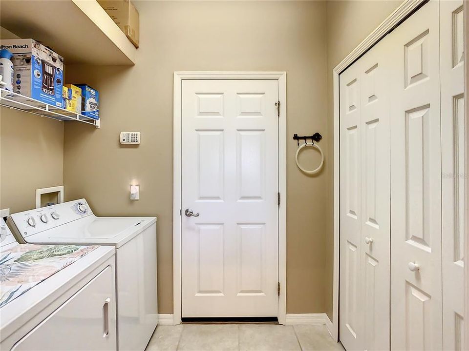 For Sale: $215,000 (2 beds, 2 baths, 1419 Square Feet)