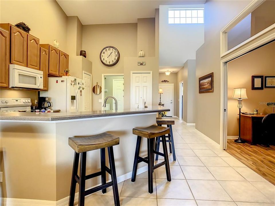 For Sale: $215,000 (2 beds, 2 baths, 1419 Square Feet)
