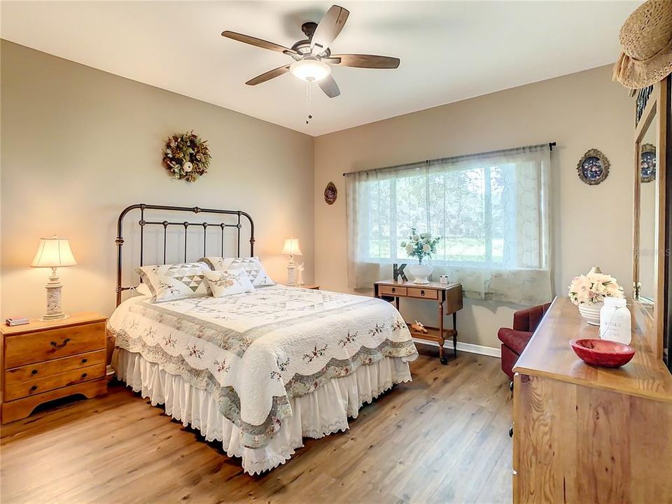 For Sale: $215,000 (2 beds, 2 baths, 1419 Square Feet)