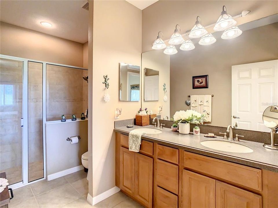 For Sale: $215,000 (2 beds, 2 baths, 1419 Square Feet)