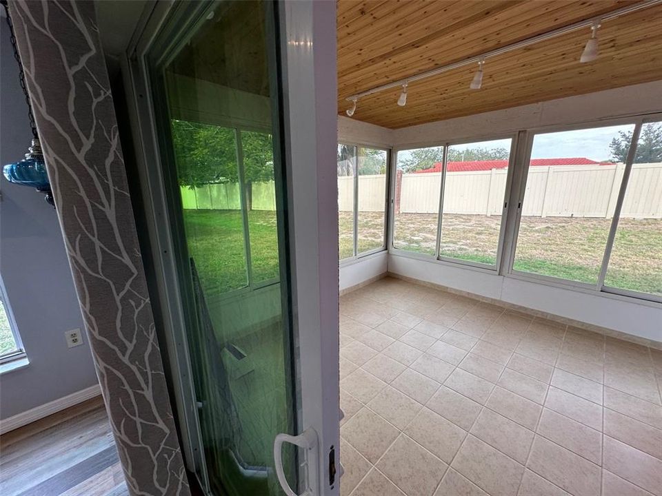 For Sale: $179,900 (2 beds, 2 baths, 1318 Square Feet)