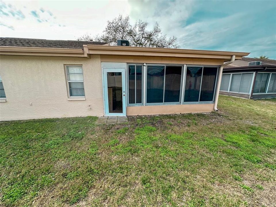 For Sale: $179,900 (2 beds, 2 baths, 1318 Square Feet)