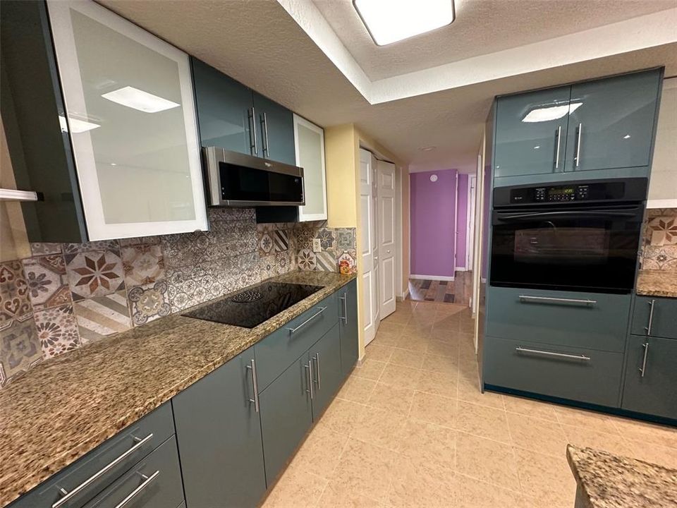 For Sale: $179,900 (2 beds, 2 baths, 1318 Square Feet)