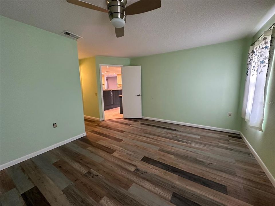 For Sale: $179,900 (2 beds, 2 baths, 1318 Square Feet)