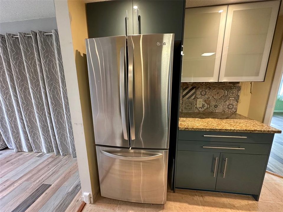 For Sale: $179,900 (2 beds, 2 baths, 1318 Square Feet)