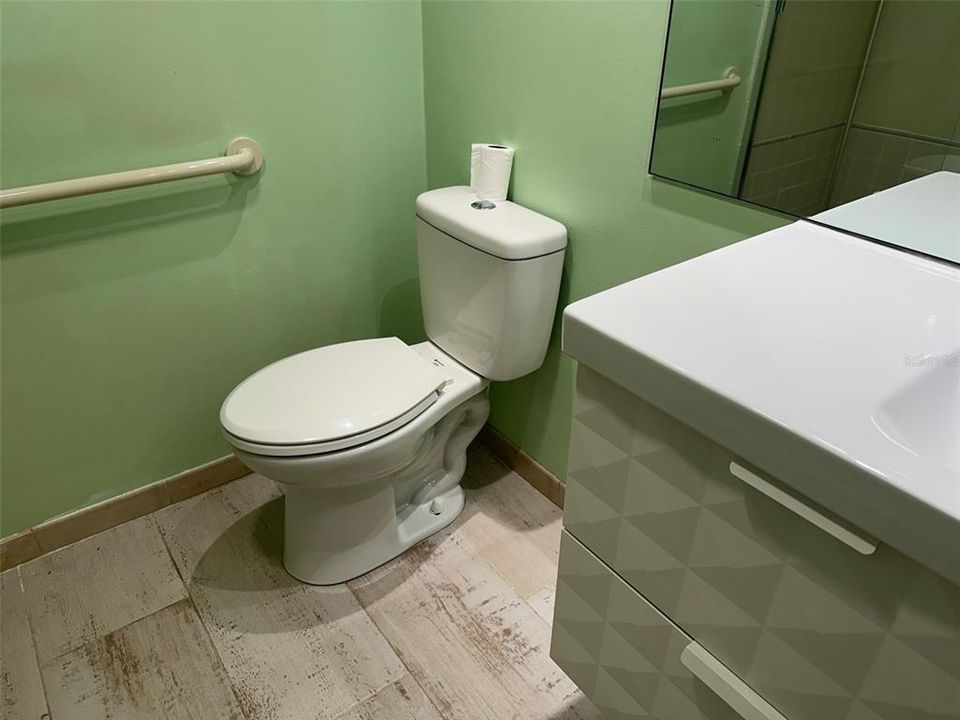 For Sale: $179,900 (2 beds, 2 baths, 1318 Square Feet)