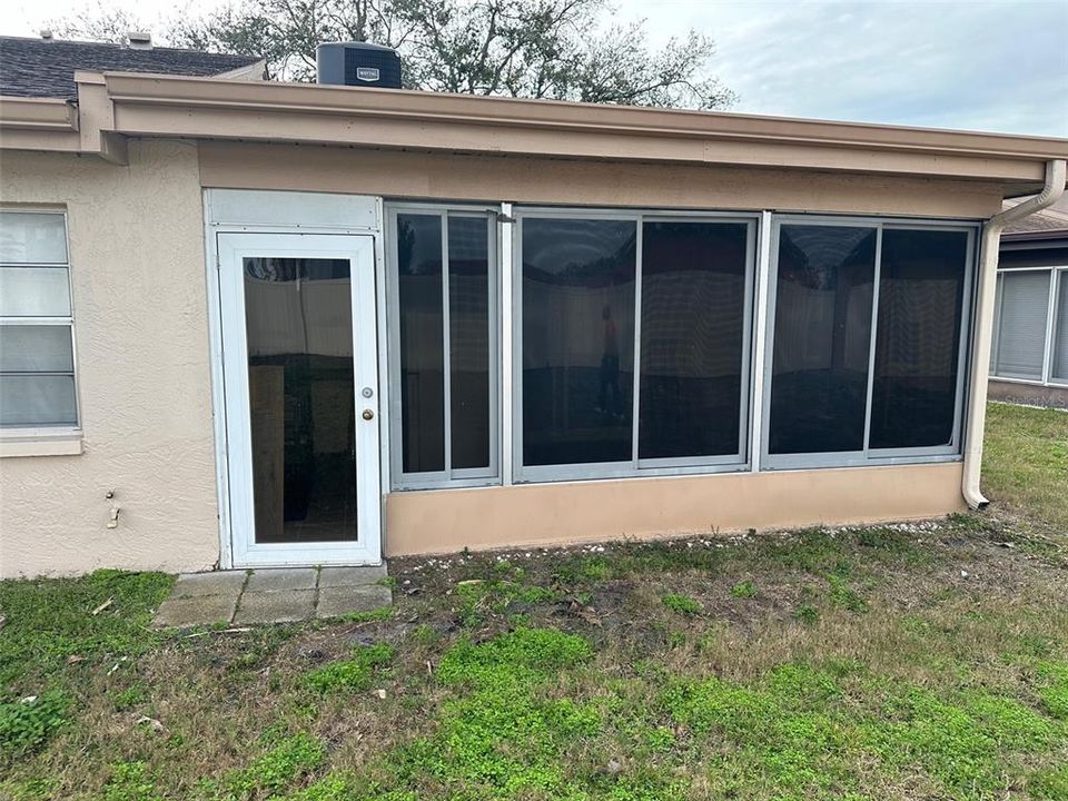 For Sale: $179,900 (2 beds, 2 baths, 1318 Square Feet)