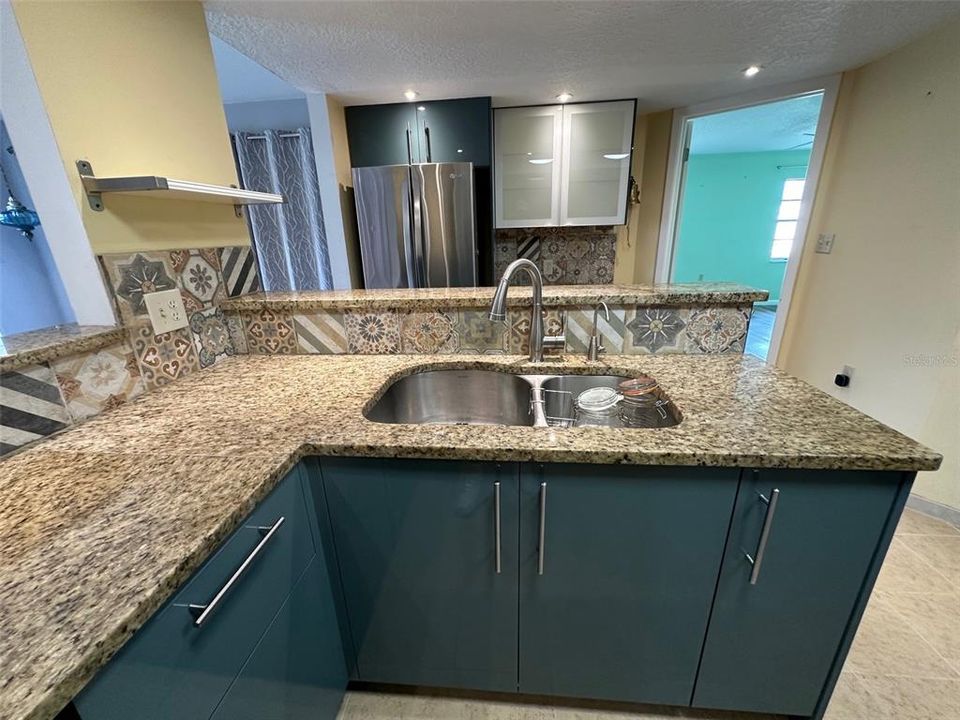 For Sale: $179,900 (2 beds, 2 baths, 1318 Square Feet)