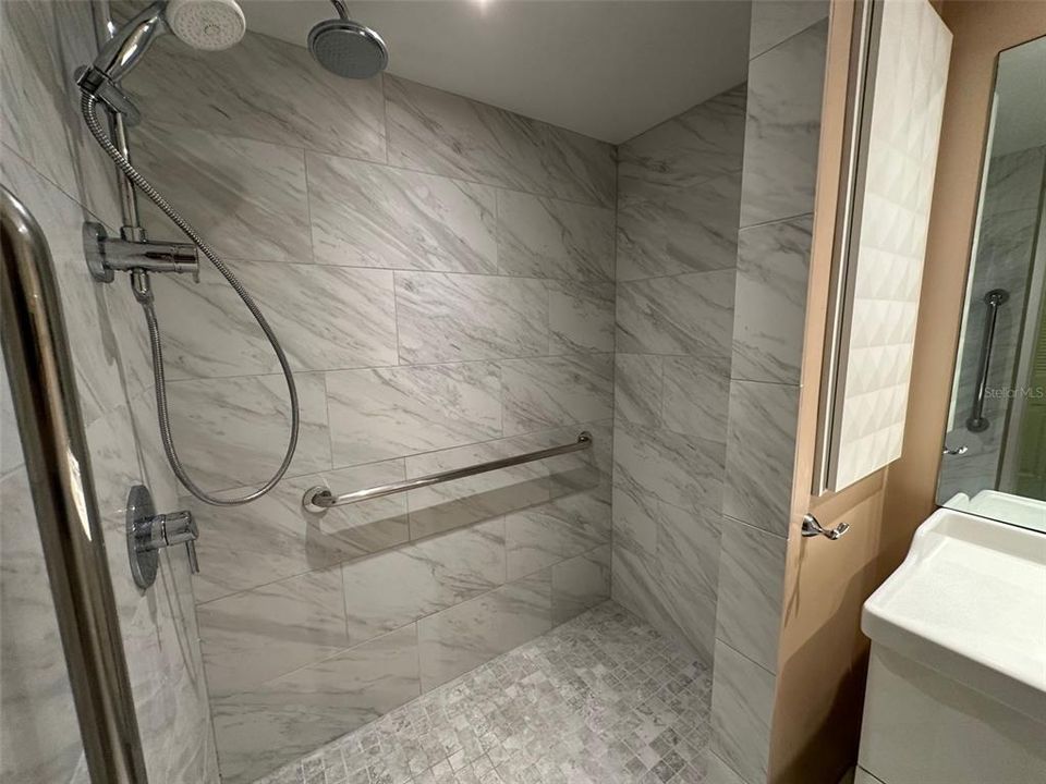 For Sale: $179,900 (2 beds, 2 baths, 1318 Square Feet)