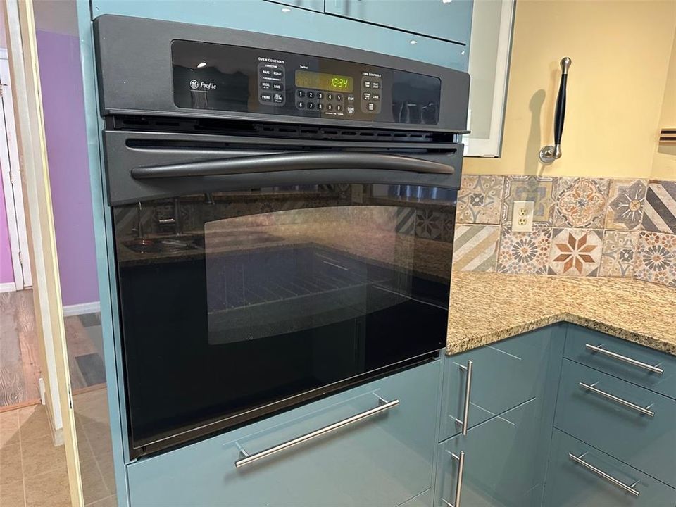 For Sale: $179,900 (2 beds, 2 baths, 1318 Square Feet)