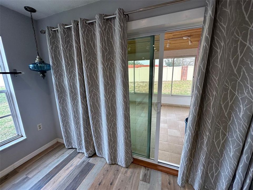 For Sale: $179,900 (2 beds, 2 baths, 1318 Square Feet)