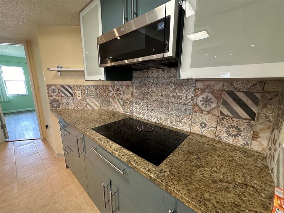 For Sale: $179,900 (2 beds, 2 baths, 1318 Square Feet)