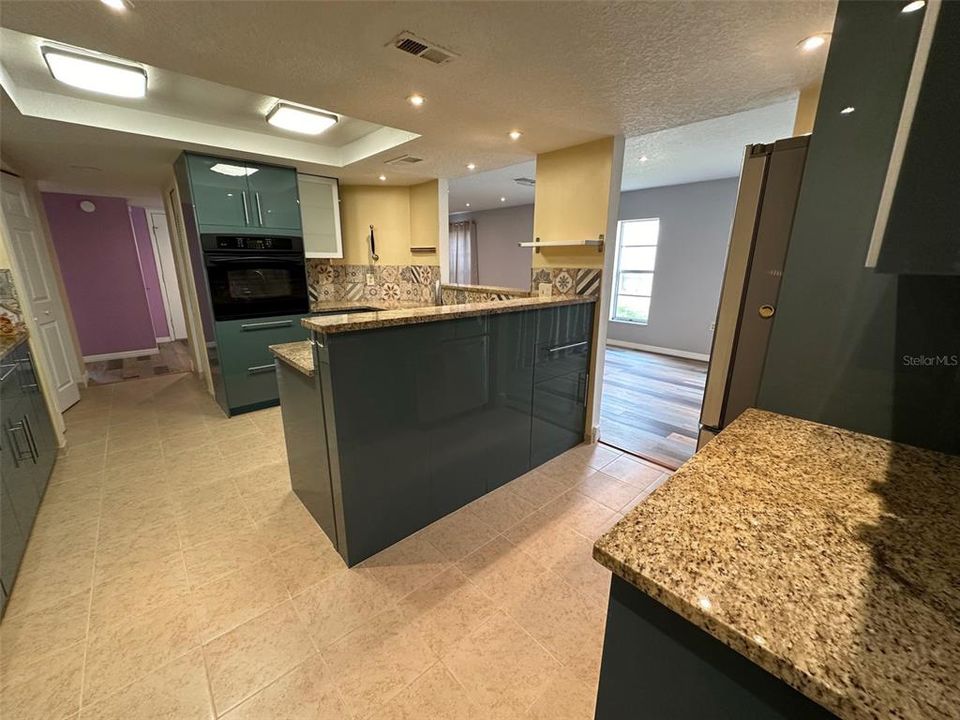 For Sale: $179,900 (2 beds, 2 baths, 1318 Square Feet)