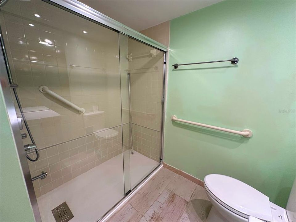 For Sale: $179,900 (2 beds, 2 baths, 1318 Square Feet)