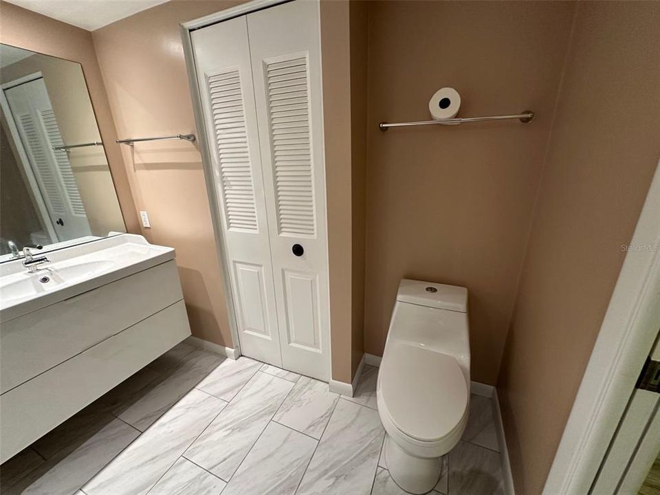 For Sale: $179,900 (2 beds, 2 baths, 1318 Square Feet)