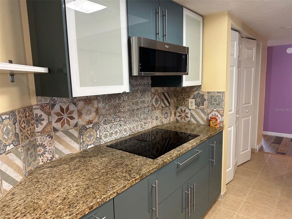 For Sale: $179,900 (2 beds, 2 baths, 1318 Square Feet)