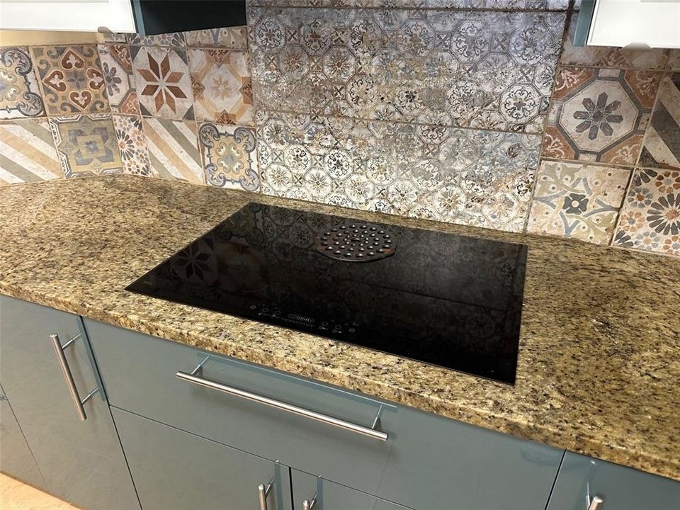 For Sale: $179,900 (2 beds, 2 baths, 1318 Square Feet)