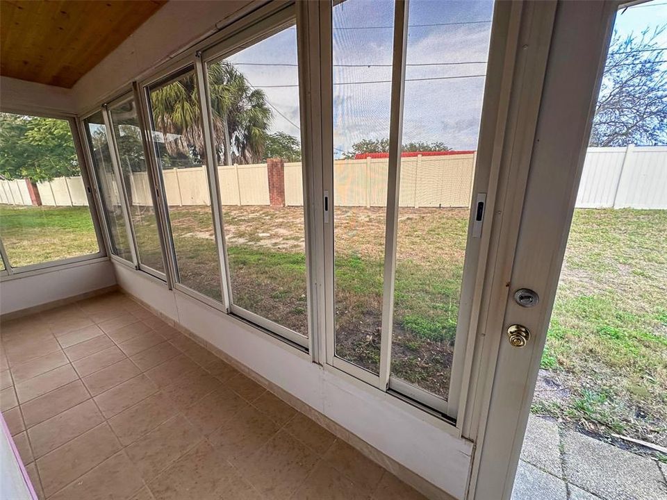 For Sale: $179,900 (2 beds, 2 baths, 1318 Square Feet)