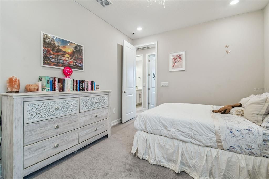 For Sale: $750,000 (4 beds, 3 baths, 3252 Square Feet)