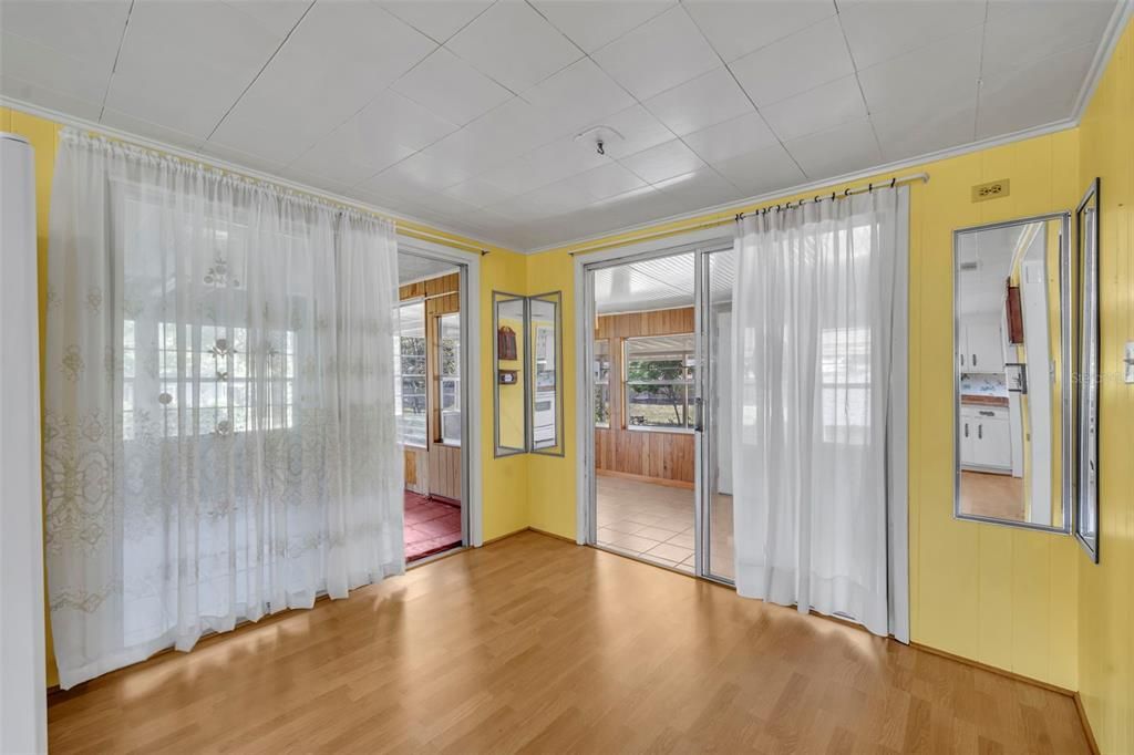 待售: $219,000 (2 贝兹, 1 浴室, 1280 平方英尺)