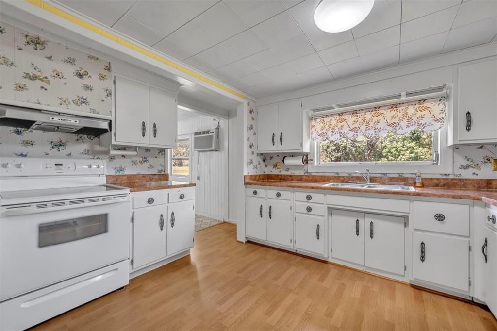 待售: $219,000 (2 贝兹, 1 浴室, 1280 平方英尺)