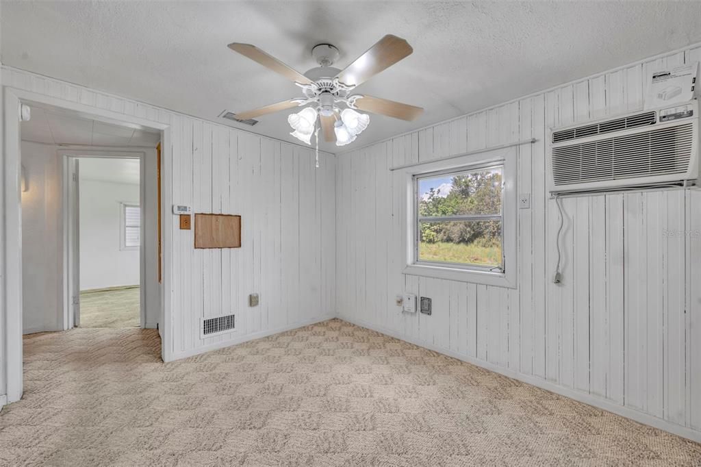 待售: $219,000 (2 贝兹, 1 浴室, 1280 平方英尺)