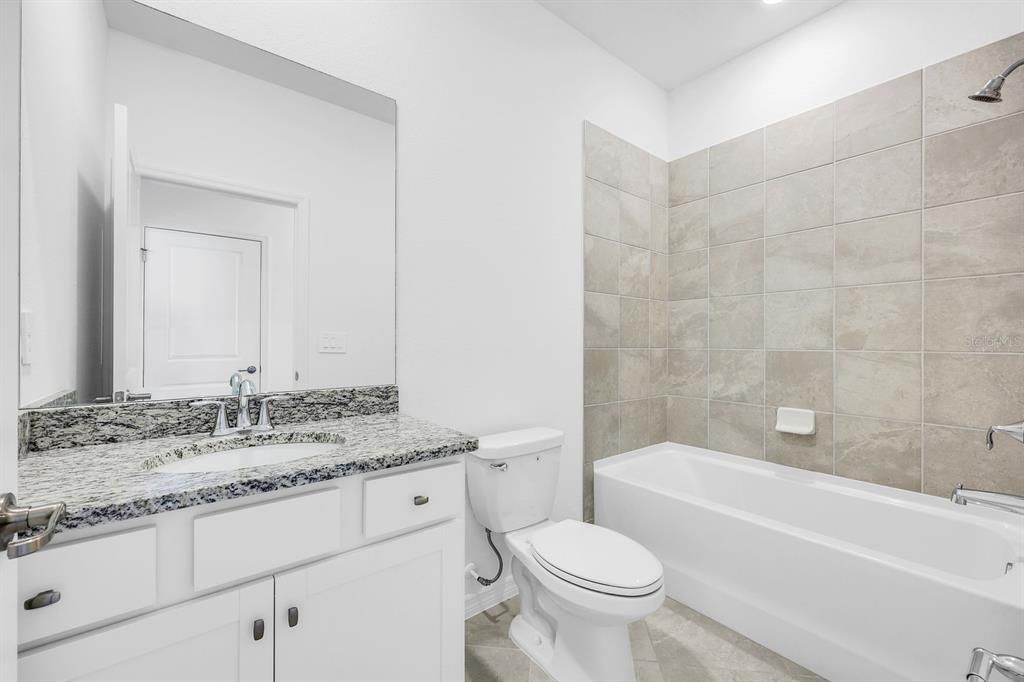 En Renta: $2,400 (4 camas, 3 baños, 2032 Pies cuadrados)