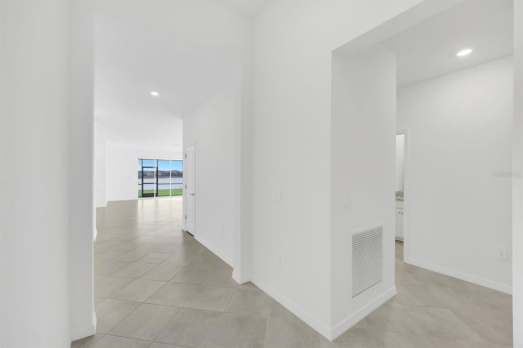 En Renta: $2,400 (4 camas, 3 baños, 2032 Pies cuadrados)