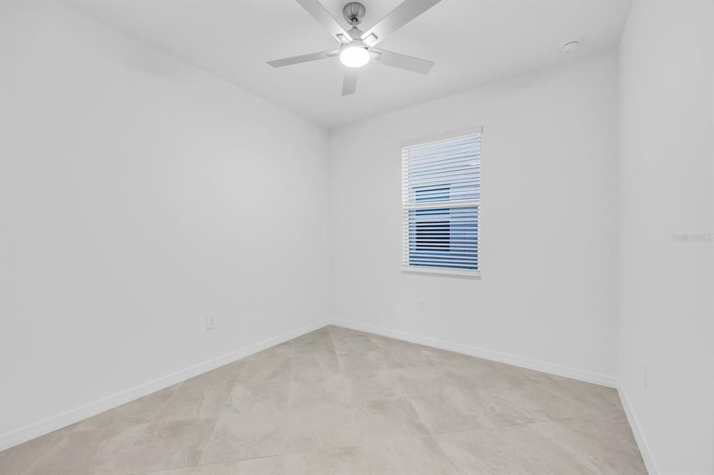 En Renta: $2,400 (4 camas, 3 baños, 2032 Pies cuadrados)