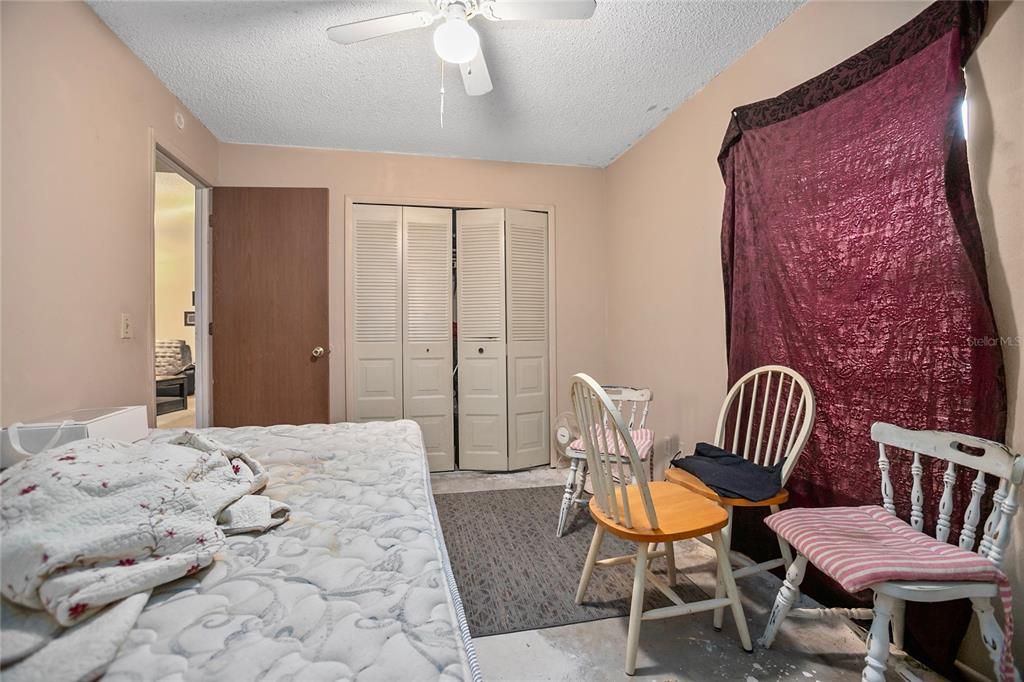 Active With Contract: $229,000 (3 beds, 2 baths, 1152 Square Feet)