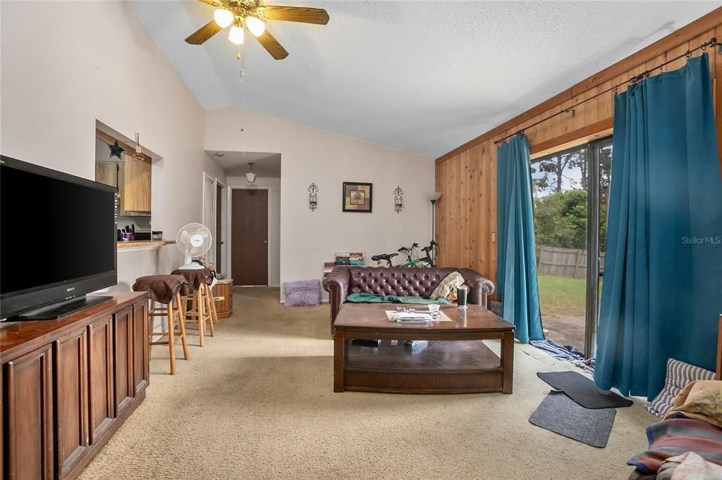 Active With Contract: $229,000 (3 beds, 2 baths, 1152 Square Feet)