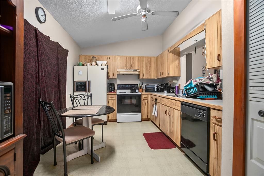 Active With Contract: $229,000 (3 beds, 2 baths, 1152 Square Feet)