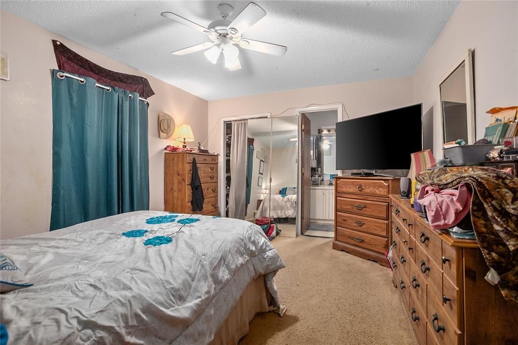 Active With Contract: $229,000 (3 beds, 2 baths, 1152 Square Feet)