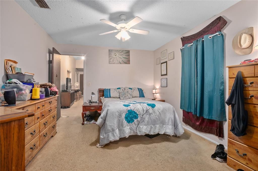 Active With Contract: $229,000 (3 beds, 2 baths, 1152 Square Feet)