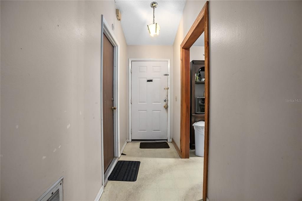 Active With Contract: $229,000 (3 beds, 2 baths, 1152 Square Feet)