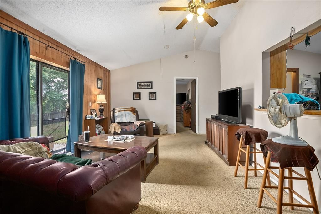 Active With Contract: $229,000 (3 beds, 2 baths, 1152 Square Feet)