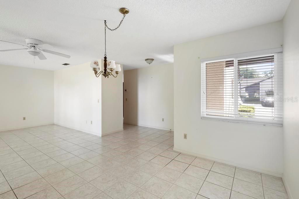 For Sale: $189,000 (2 beds, 2 baths, 1049 Square Feet)