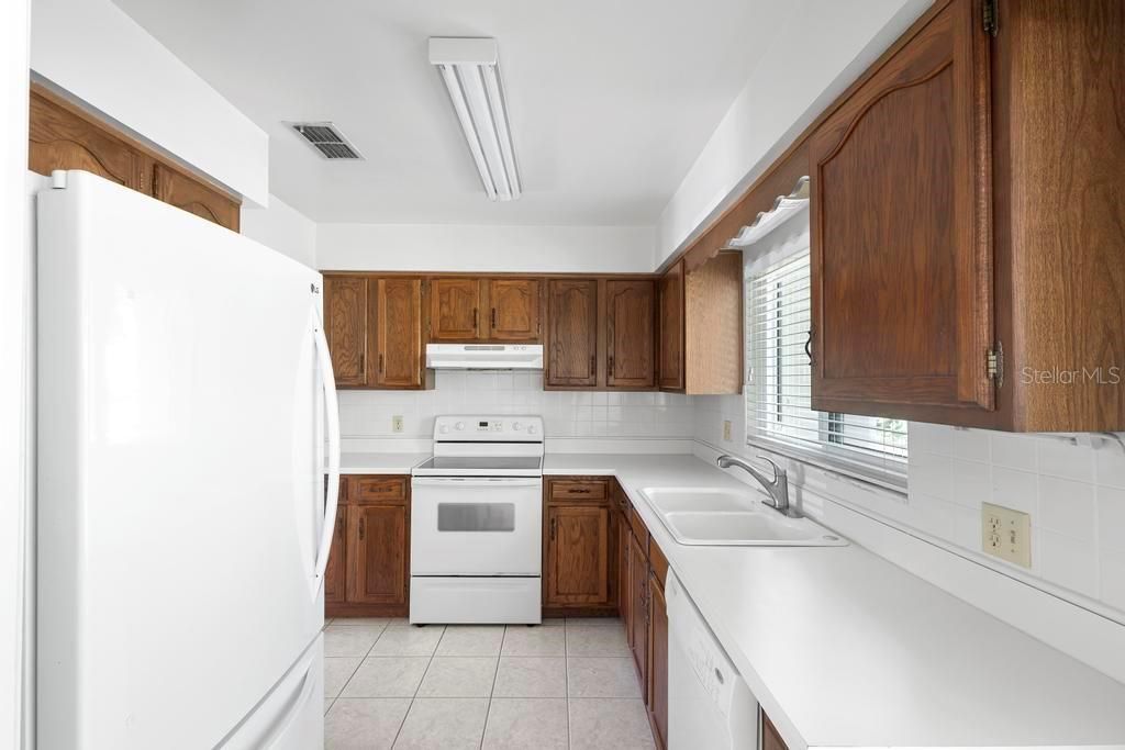 For Sale: $189,000 (2 beds, 2 baths, 1049 Square Feet)