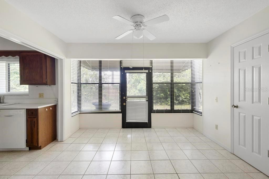 For Sale: $189,000 (2 beds, 2 baths, 1049 Square Feet)