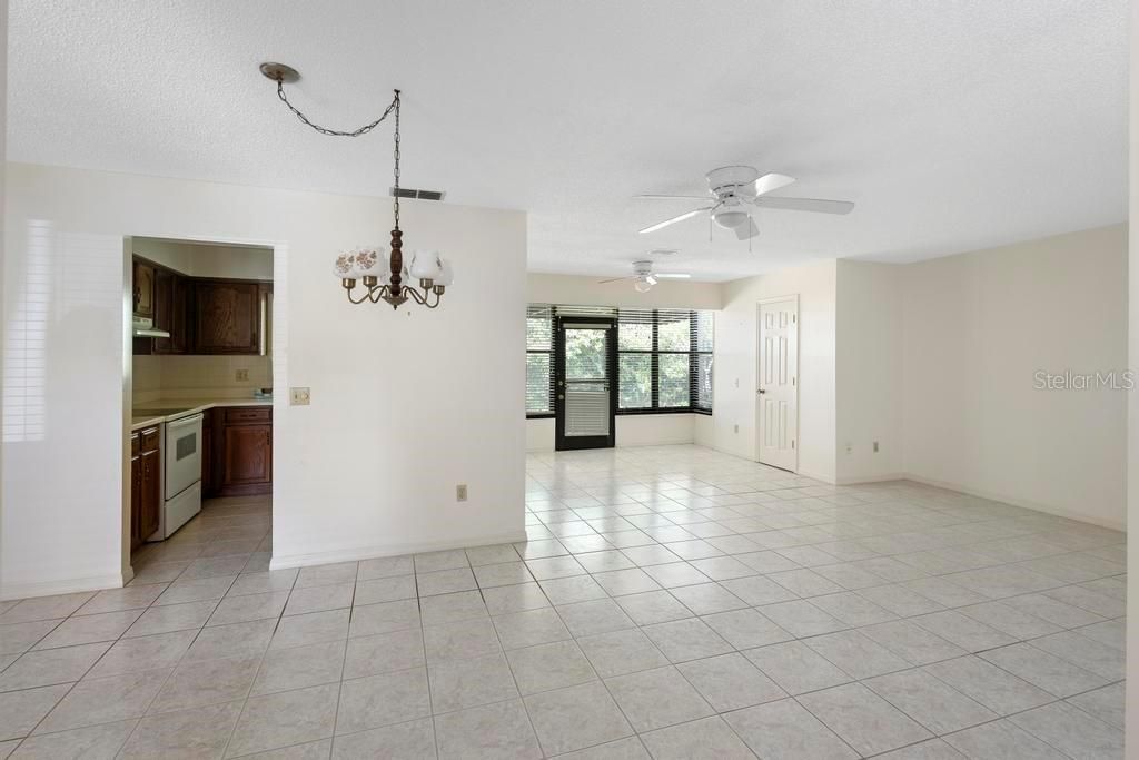 For Sale: $189,000 (2 beds, 2 baths, 1049 Square Feet)