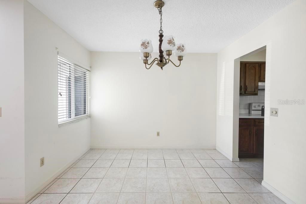 For Sale: $189,000 (2 beds, 2 baths, 1049 Square Feet)
