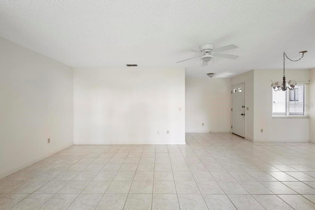 For Sale: $189,000 (2 beds, 2 baths, 1049 Square Feet)
