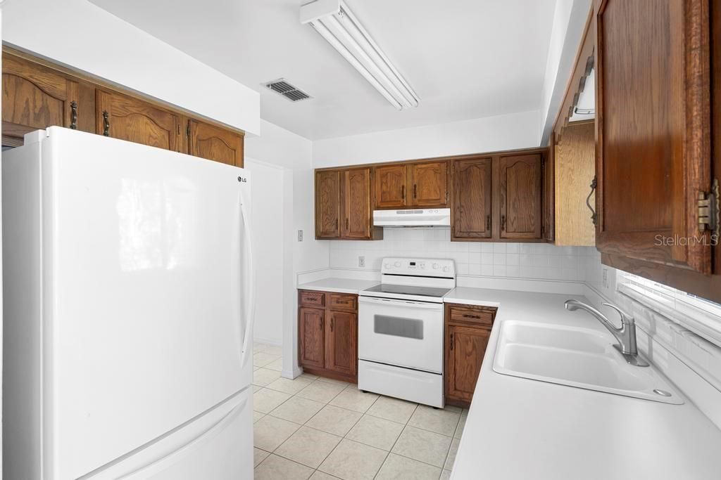 For Sale: $189,000 (2 beds, 2 baths, 1049 Square Feet)