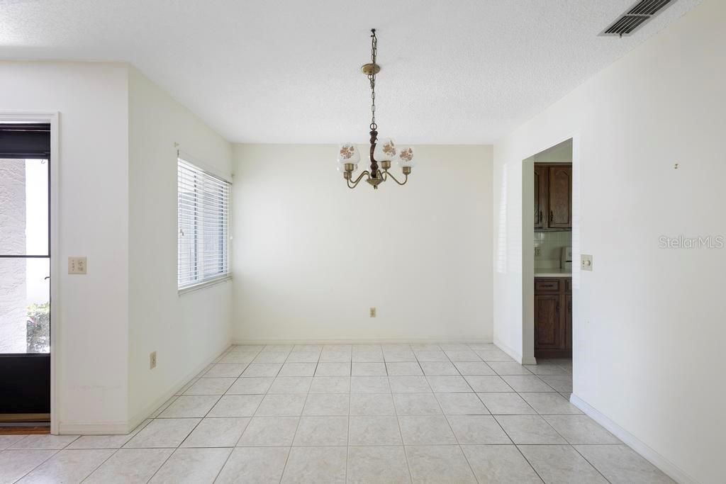 For Sale: $189,000 (2 beds, 2 baths, 1049 Square Feet)