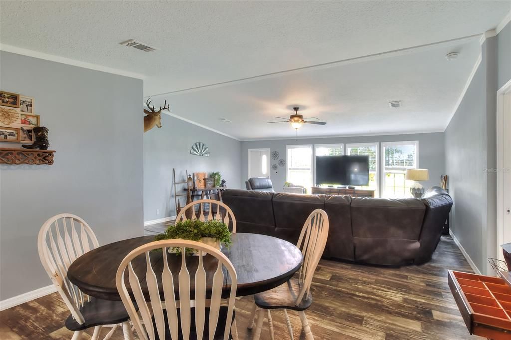 На продажу: $349,999 (4 спален, 3 ванн, 2354 Квадратных фут)