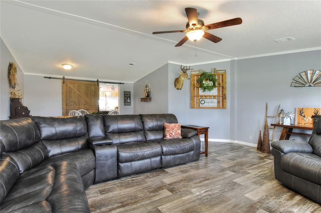 На продажу: $349,999 (4 спален, 3 ванн, 2354 Квадратных фут)